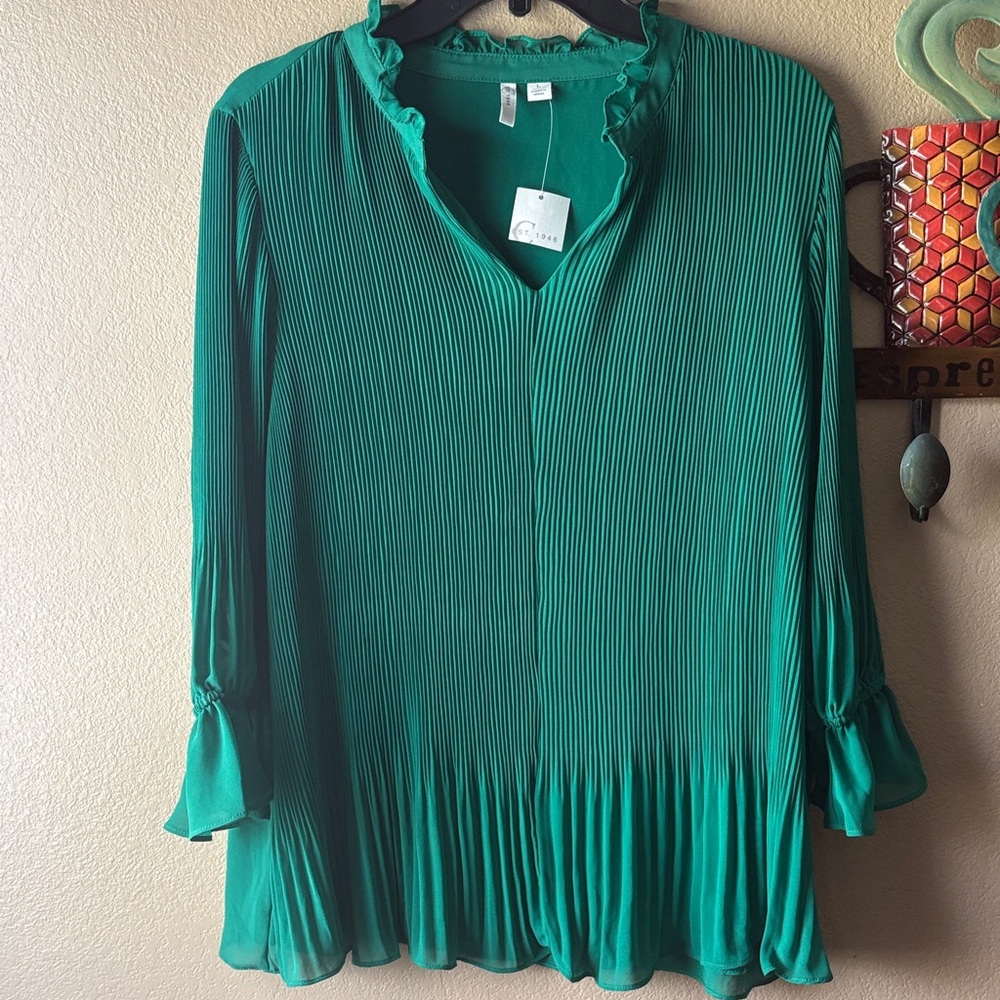 Green Pleated Ruffle V-Neck Blouse